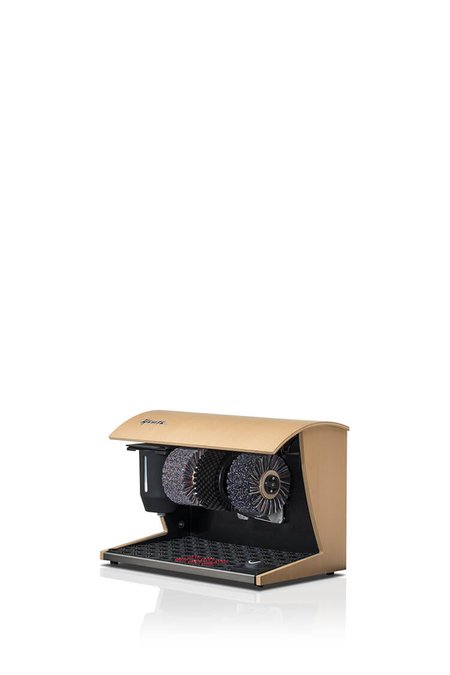 Die Schuhputzmaschine Elégance Nature hat eine Oberfläche aus Holz oder Leder, ein eleganter Helfer, um Wander- und Freizeitschuhe und Stiefel zu reinigen, ideal für Landhaus Hotels, da viele Holztöne verfügbar. Die Schuhputzmaschine Elégance Nature hat eine Oberfläche aus Holz oder Leder, ein eleganter Helfer, um Wander- und Freizeitschuhe und Stiefel zu reinigen, ideal für Landhaus Hotels, da viele Holztöne verfügbar.